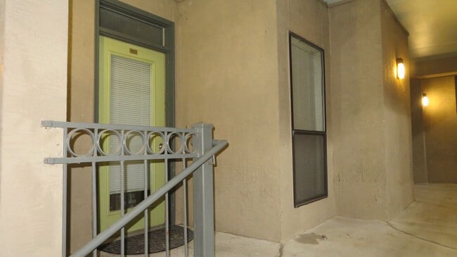 Building Photo - ROBBINS PLACE 202