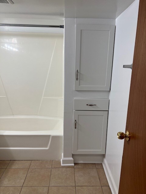 Building Photo - 922 S Grove Ave