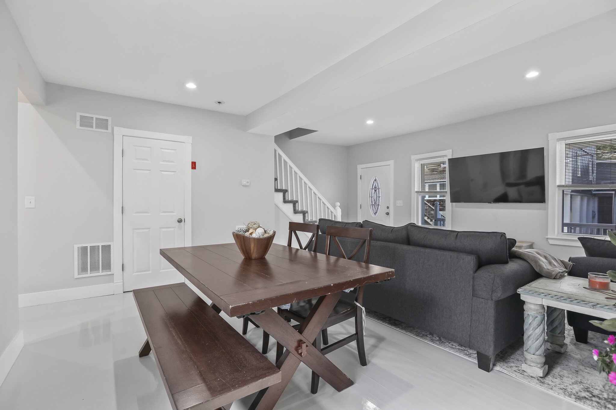 Living / Dining - 14 Center St
