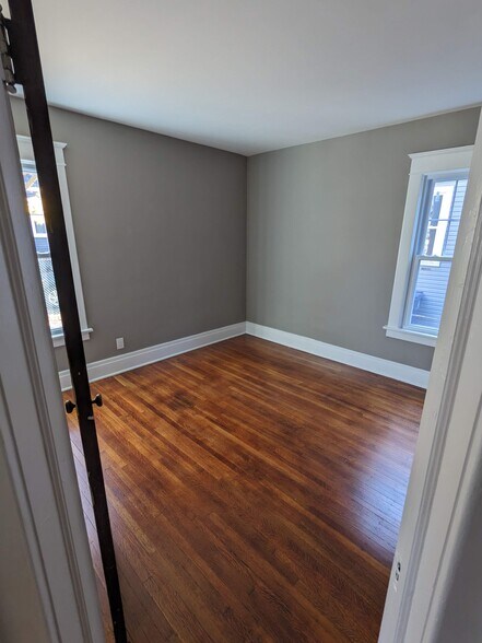 Building Photo - 487 Crescent Ave