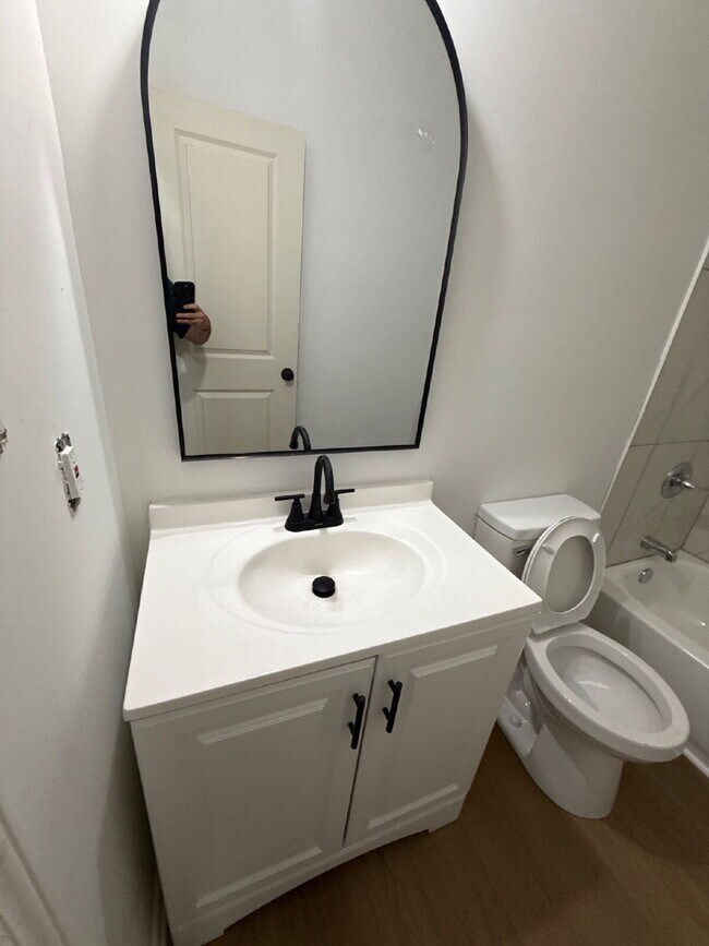 Building Photo - Fully Renovated Spacious 3BR in South Memphis – Section 8 Welcome