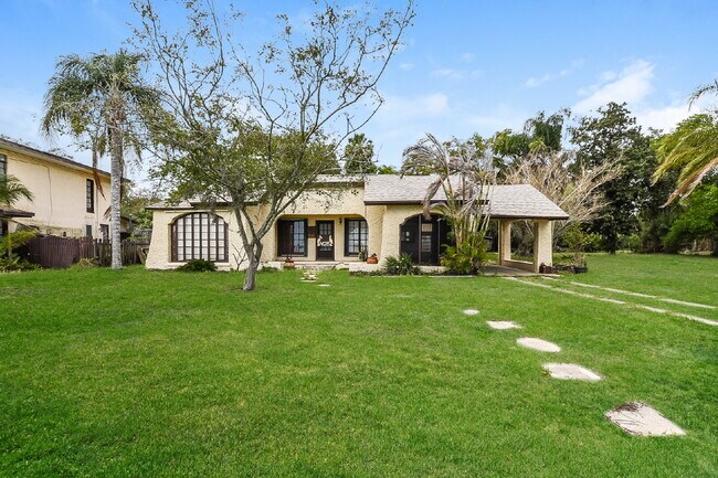 Building Photo - Charming 3 Bedroom, 1 Bathroom house on the Indian River!