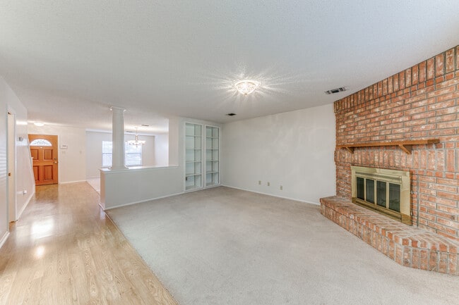 Building Photo - 16407 Encanto Pass