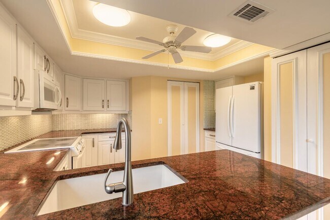 Building Photo - 24 Pinehurst Pl