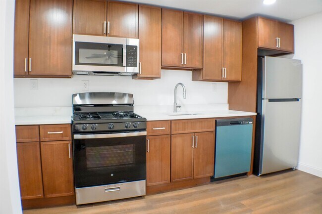 Building Photo - 300 Cator Ave