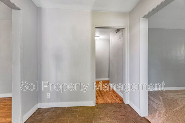Building Photo - 1401 Laurent St