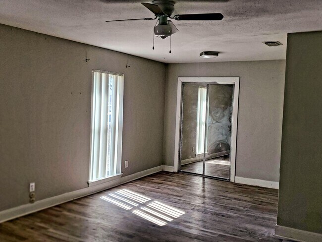 Building Photo - 15414 W Hampton Cir