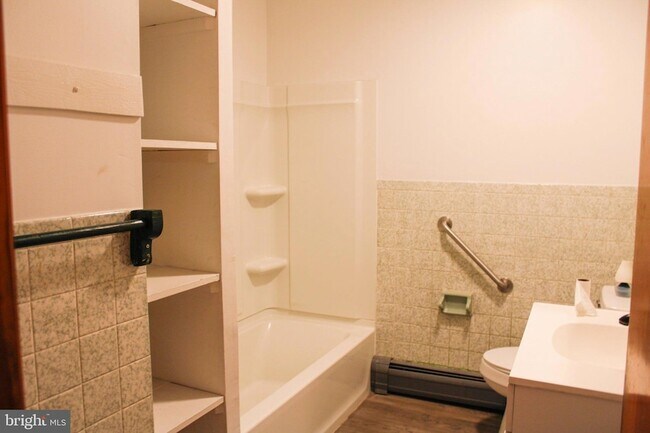 Building Photo - 481 Riffey Ln