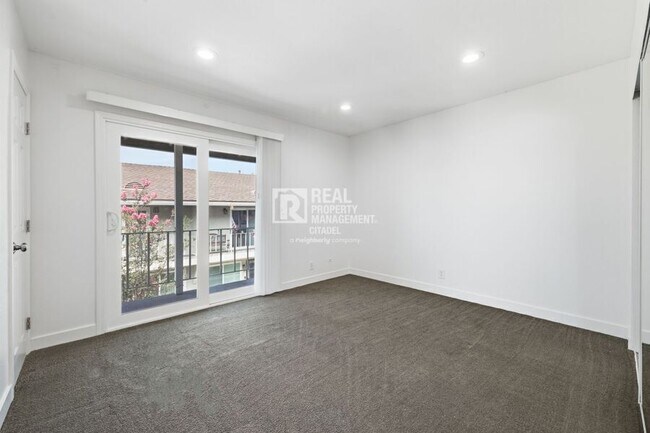 Building Photo - 4560 Jamestowne