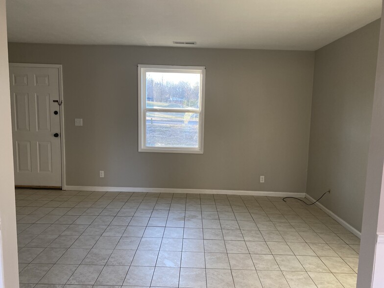 Building Photo - 3400 Maxon Rd