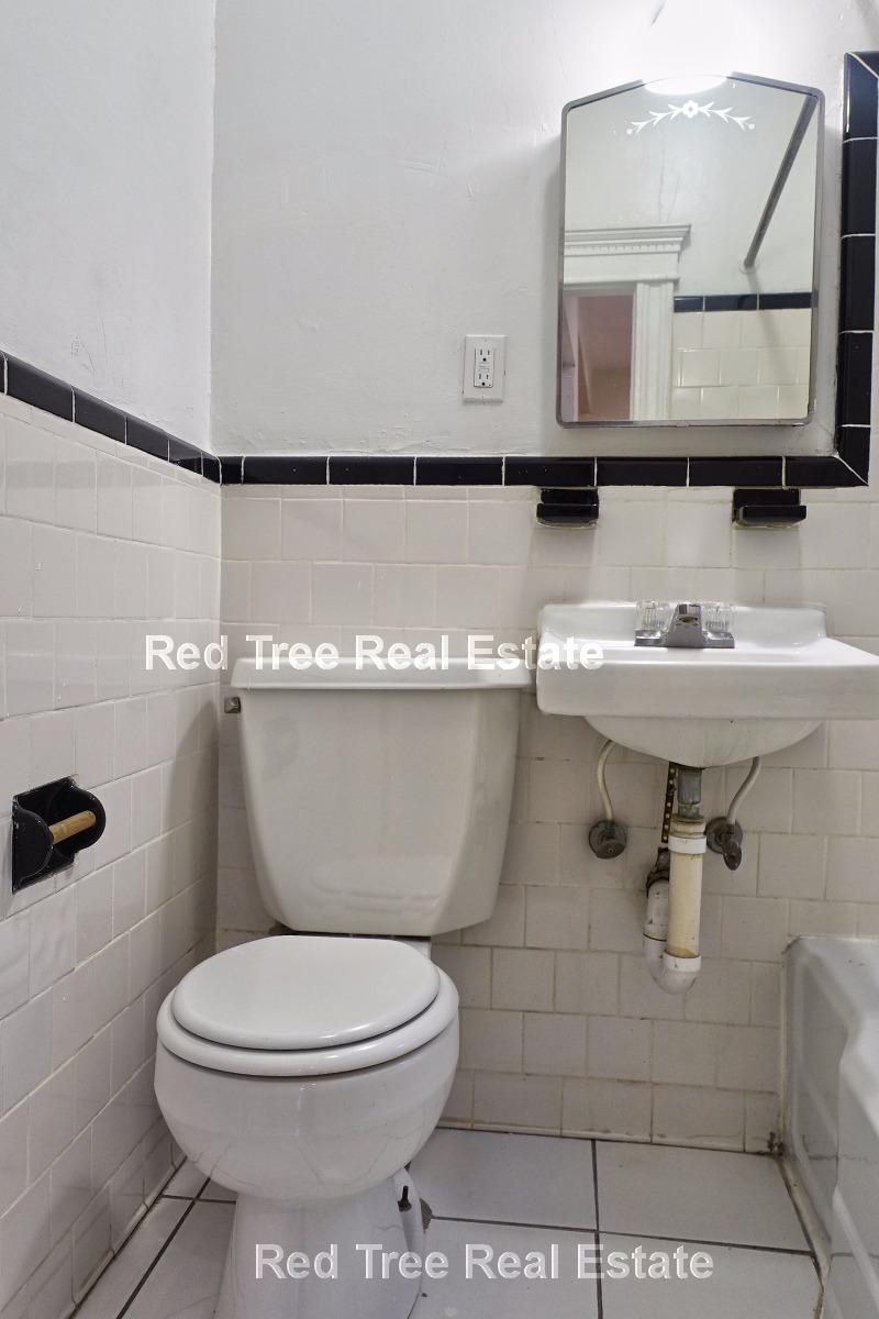 Building Photo - 1872 Commonwealth Ave