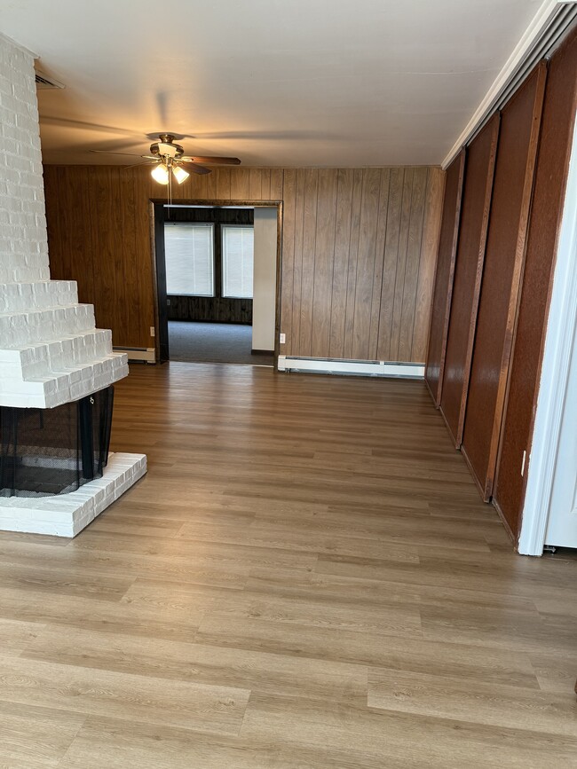 Building Photo - 50 Schoolhouse Ln