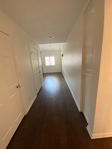 Building Photo - 5200 White Oak Ave