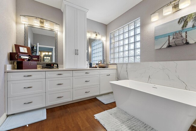 Building Photo - 206 Gazetta Way