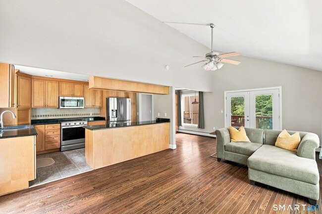 Building Photo - 40 Rockledge Dr