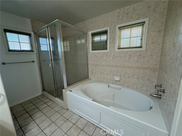 Building Photo - 405 S Old Ranch Rd