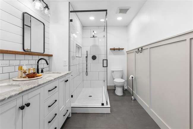 Building Photo - 1616 NE 5th St