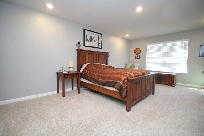 Building Photo - Modern 5BR/3BA Home in Birch Run with Solar Panels, Open Concept Design & Bonus Living Space