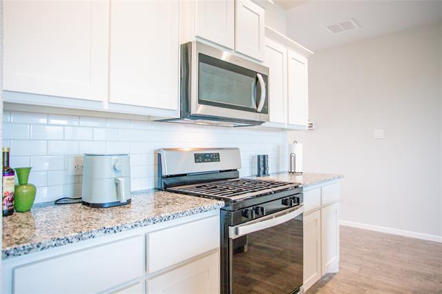 Building Photo - 200 Lantana Trl