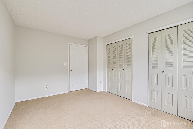 Building Photo - 152 Darwin Ln