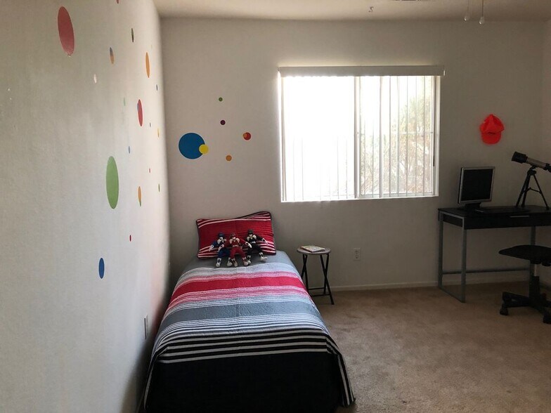 Building Photo - 10620 Cactus Dr