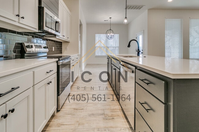 Building Photo - 809 S 2nd St