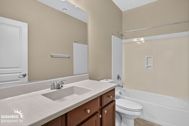Building Photo - Beautiful 2Bdm 2Ba Home with Covered Backyard Patio in Buckeye - LOCATED IN A 55+ YEARS COMMUNITY.