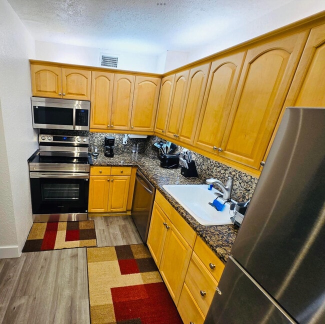 Building Photo - 401 Golden Isles Dr