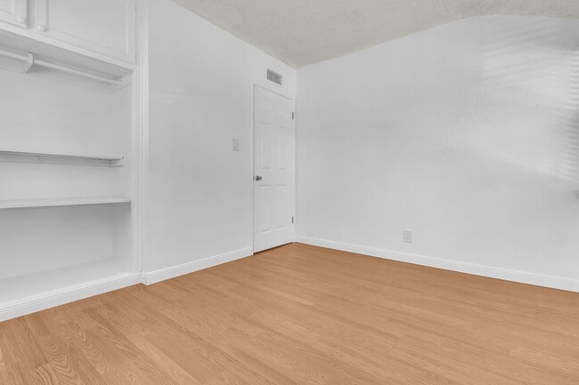 Building Photo - 1833 Lees Ave