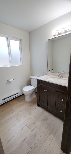 Building Photo - 9330 Holly Dr