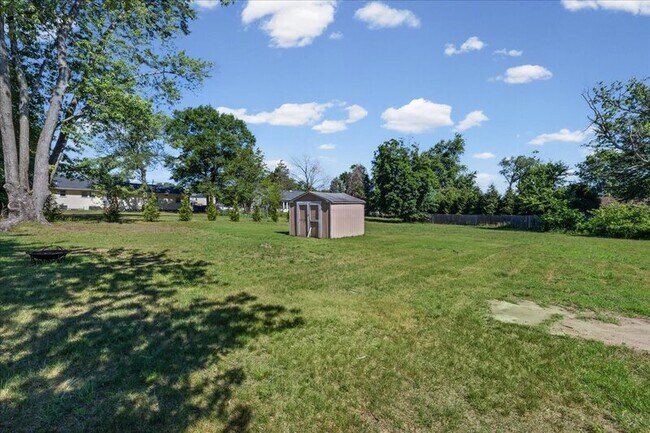 Building Photo - 1 Spruce Ln