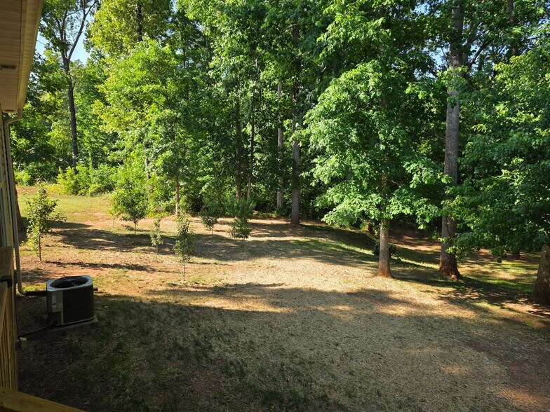 Building Photo - 2230 Evergreen Dr