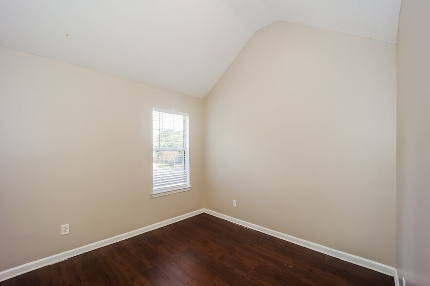 Building Photo - 3704 Lower Creek Dr