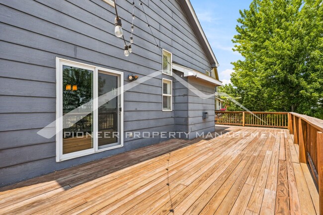 Building Photo - 333 Sanders Cir