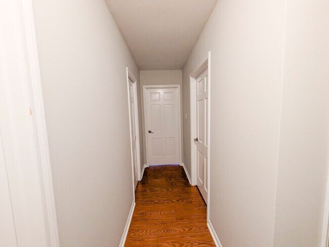 Building Photo - 6510 Daisy Dr