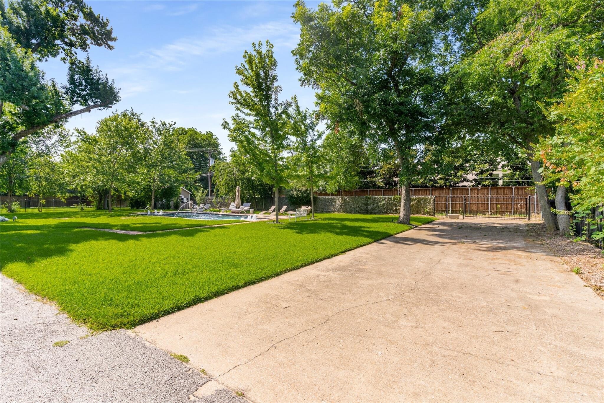 Building Photo - 4522 Walnut Hill Ln