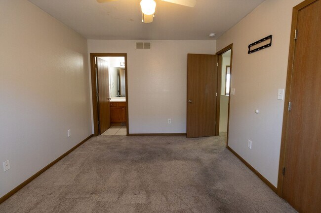 Building Photo - 1433-1435 Bodie Drive