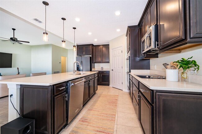 Building Photo - 2630 Summerland Way