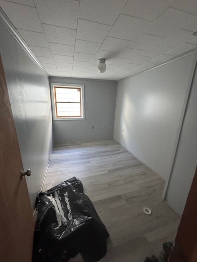 Building Photo - 3 Bedroom