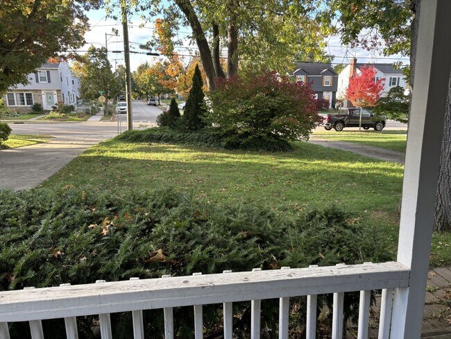 Building Photo - Charming Alger Heights home available now