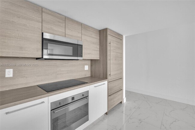 Building Photo - 400 Sunny Isles Blvd