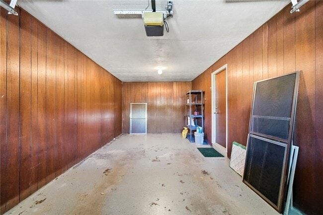 Building Photo - 6537 Highbury Rd