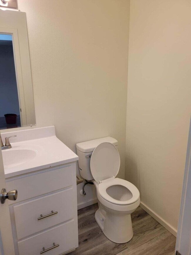 Building Photo - laclederentals@gmail.com