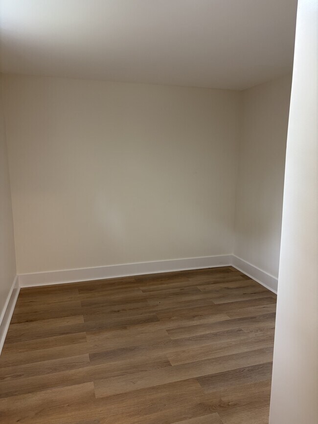 Building Photo - 312 N 80th Ter