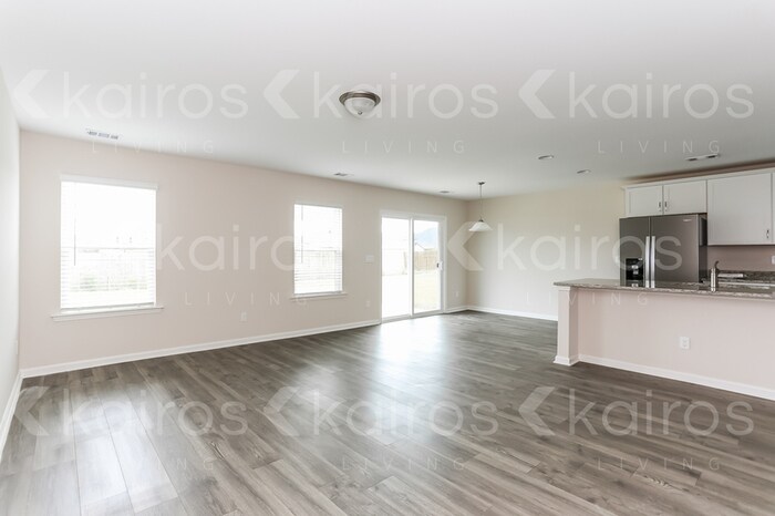 Building Photo - 20 Red Oak Dr.