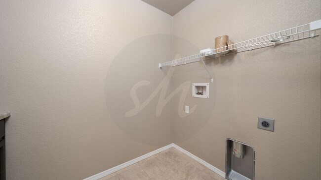 Building Photo - Stunning 5 bedroom home in Banning Lewis R...