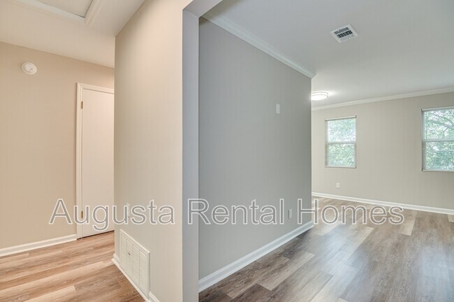 Building Photo - 1402 Johns Rd