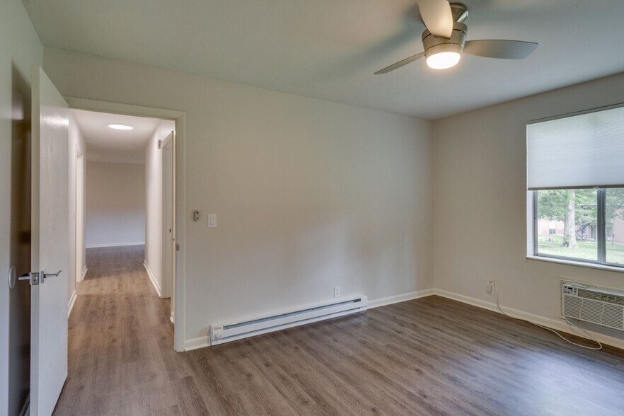 Building Photo - 2601 Hillsboro Pike