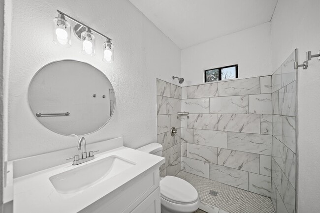 Building Photo - 701 28th St