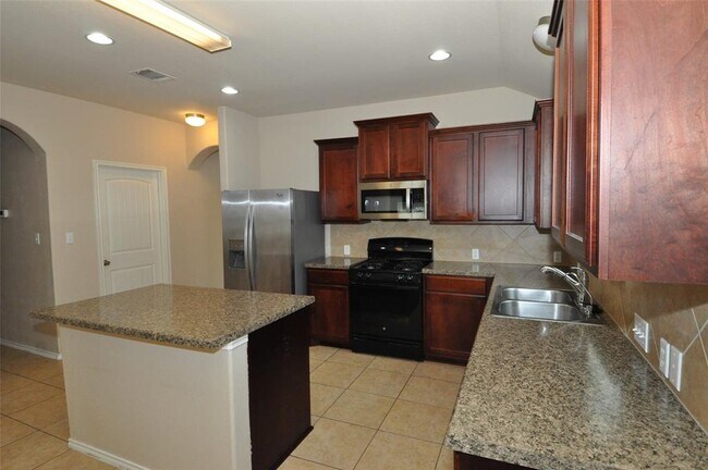 Building Photo - 404 Fistral Dr